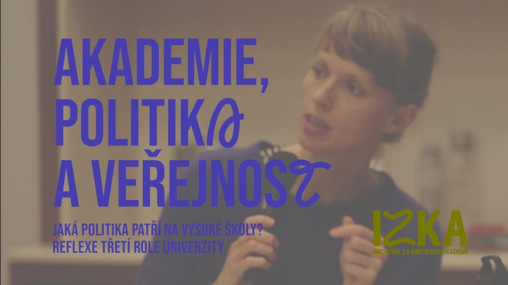 Cartel de IZKA con el texto “Academia, política y público”, símbolo del activismo político en universidades checas.